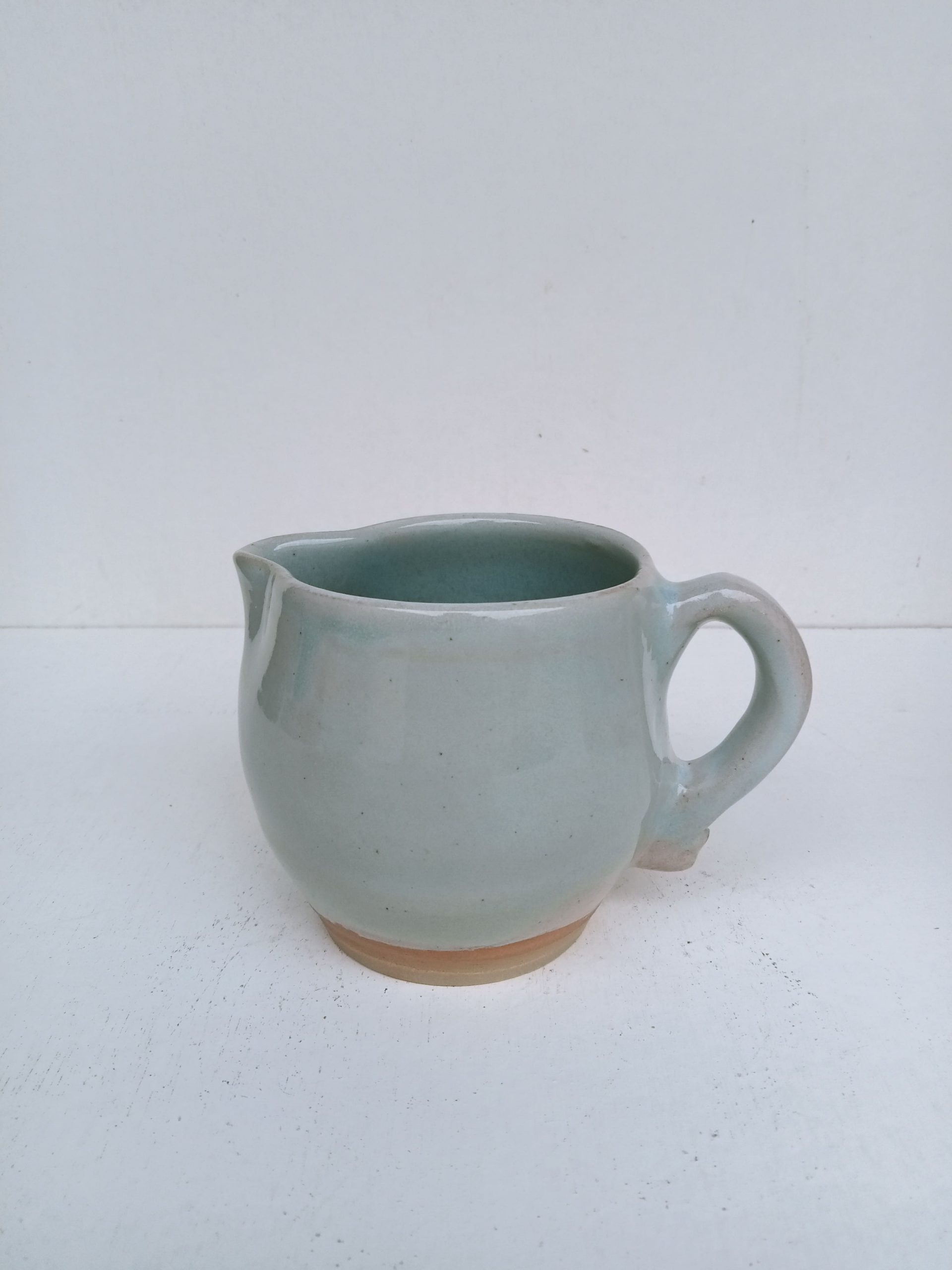 petit pot de lait bleu clair