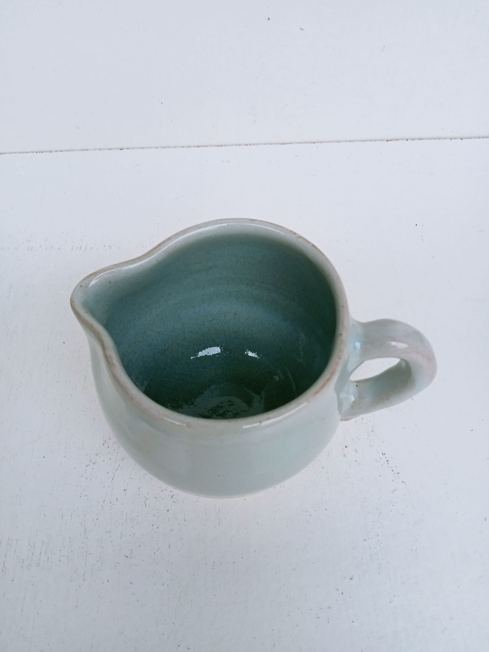 petit pot de lait bleu clair